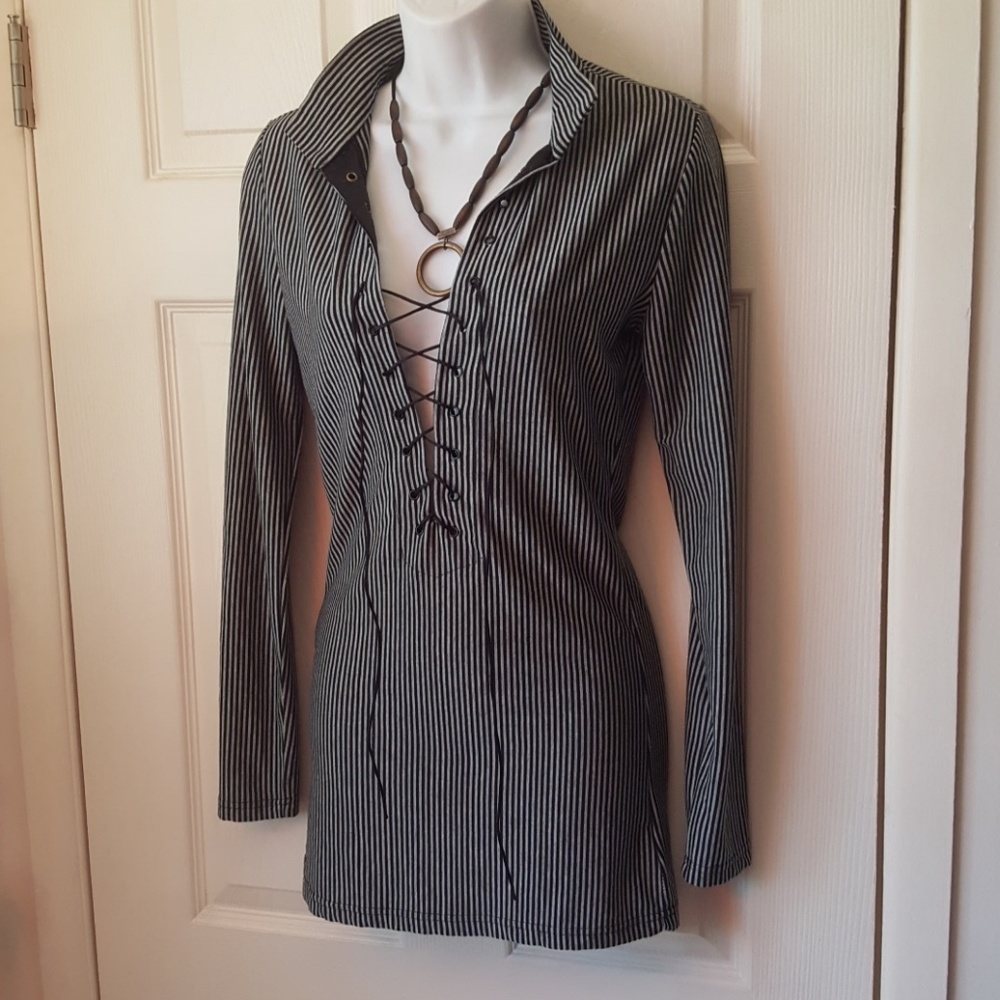 TOP WITH OPEN BACK - Picture 3 of 6